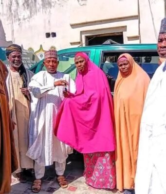 Jigawa Senator Donates Bus to Boost Women’s Da’awa Activities in Hadejia Emirate